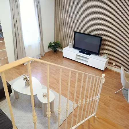 Novy 3 Izbovy Mezonet V Centre Mesta * Братислава